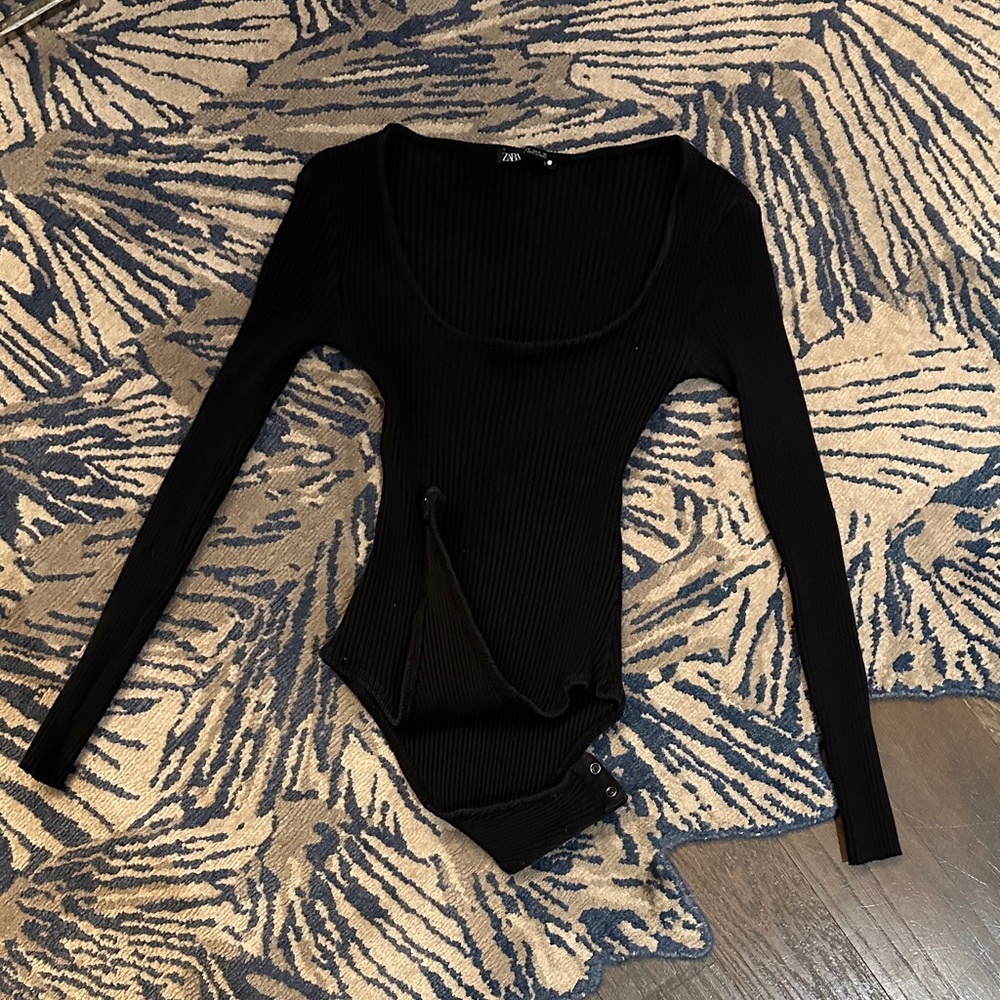 Zara Black Ribbed Scoop-Neck Long Sleeve Bodysuit